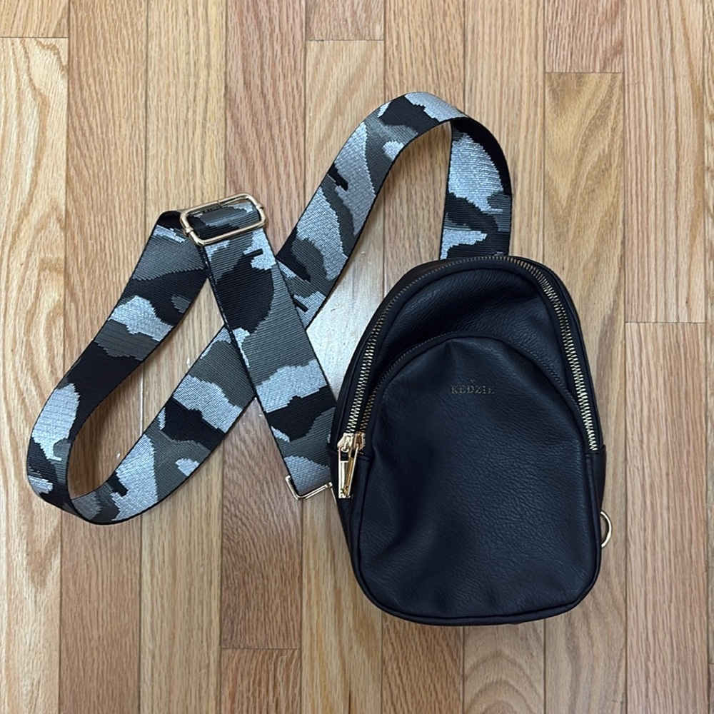 Kedzie Black Sunset Sling with Silver Camo Strap